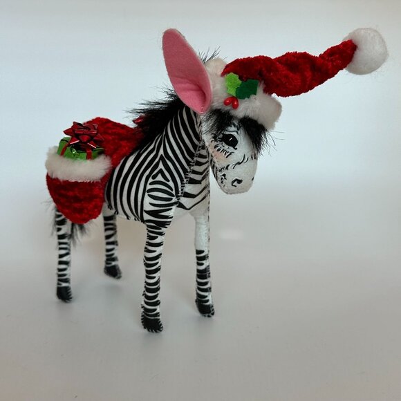 Annalee 2012 Posable 7" Holiday Zebra Carrying Presents with Christmas Hat Gifts - Picture 1 of 10